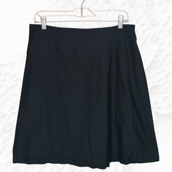 Mountain Hardware Black Mini Skirt - Picture 1 of 3
